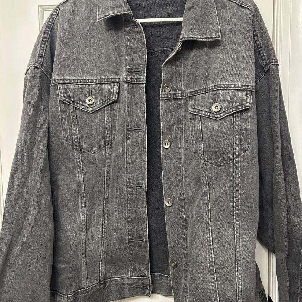 Uniqlo Men's Grey Denim Jacket - Bomber/Varsity Style